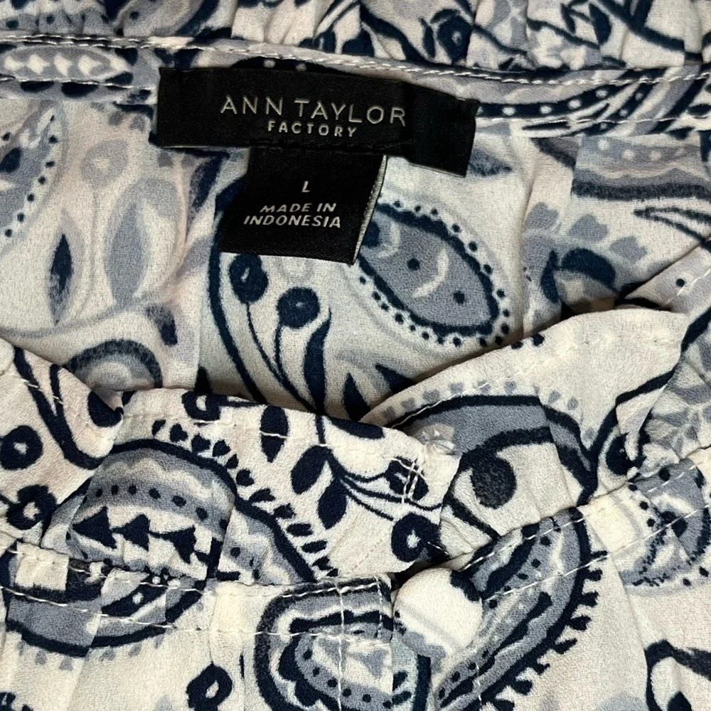 Ann Taylor Factory paisley blouse, Size L - Picture 6 of 7